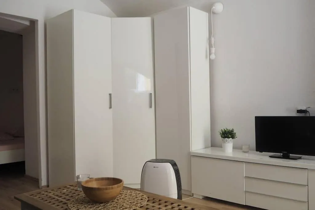 Cozy Apartment With A Garden, In The City Center! Prague Czech Republic