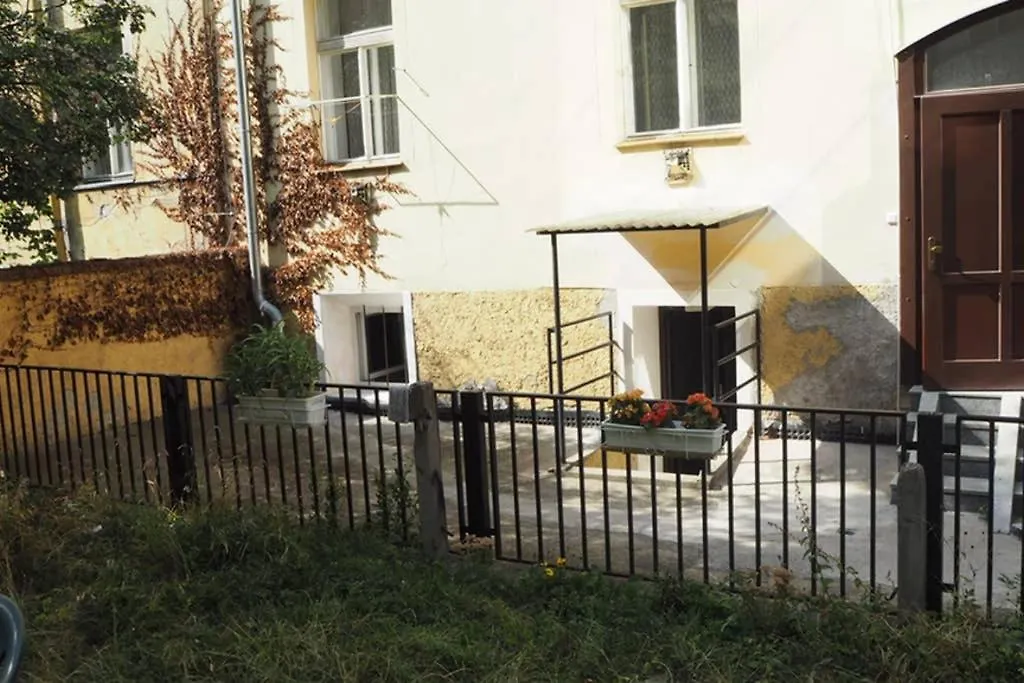 Cozy Apartment With A Garden, In The City Center! Prague