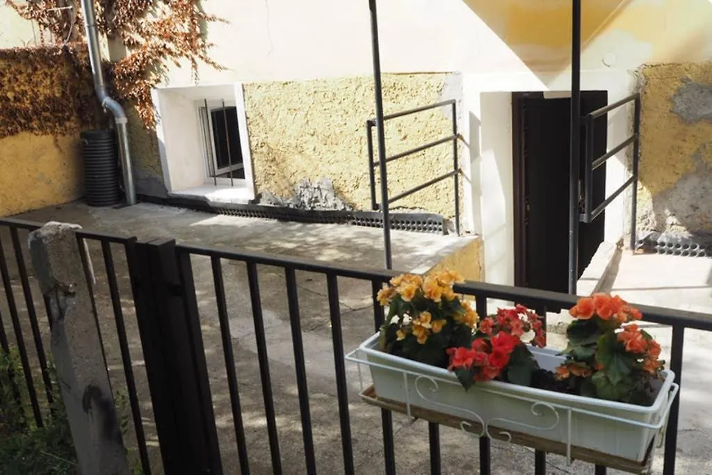 Cozy Apartment With A Garden, In The City Center! Prague