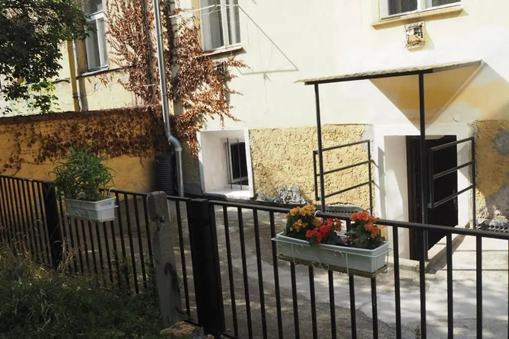 Cozy Apartment With A Garden, In The City Center! Prag
